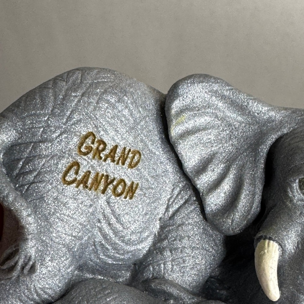 Clay Critters Grand Canyon Mother Baby Elephant Magnet Made‎ in USA - Picture 2 of 6